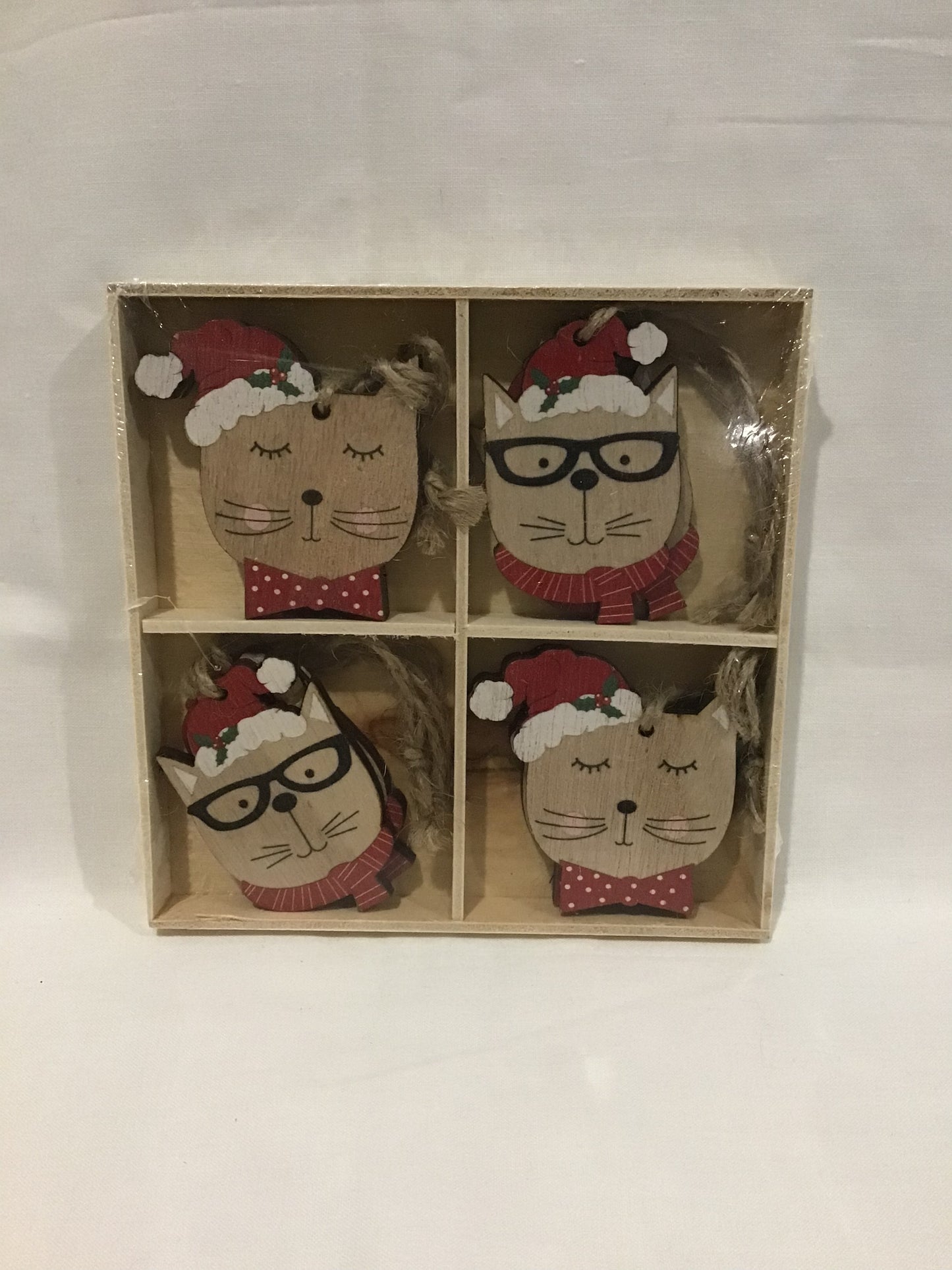 Wooden Festive Cat Cut-outs - 2 designs - 8 pc